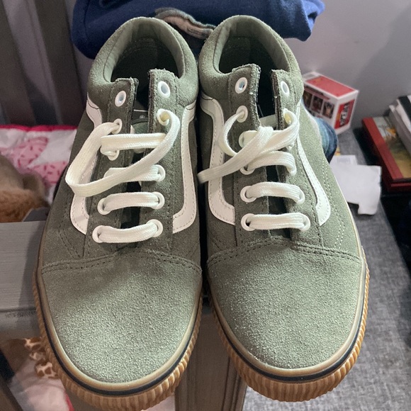 Vans - Picture 2 of 4